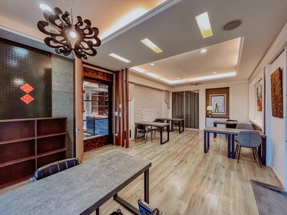 Moment Inn Tainan Exterior photo